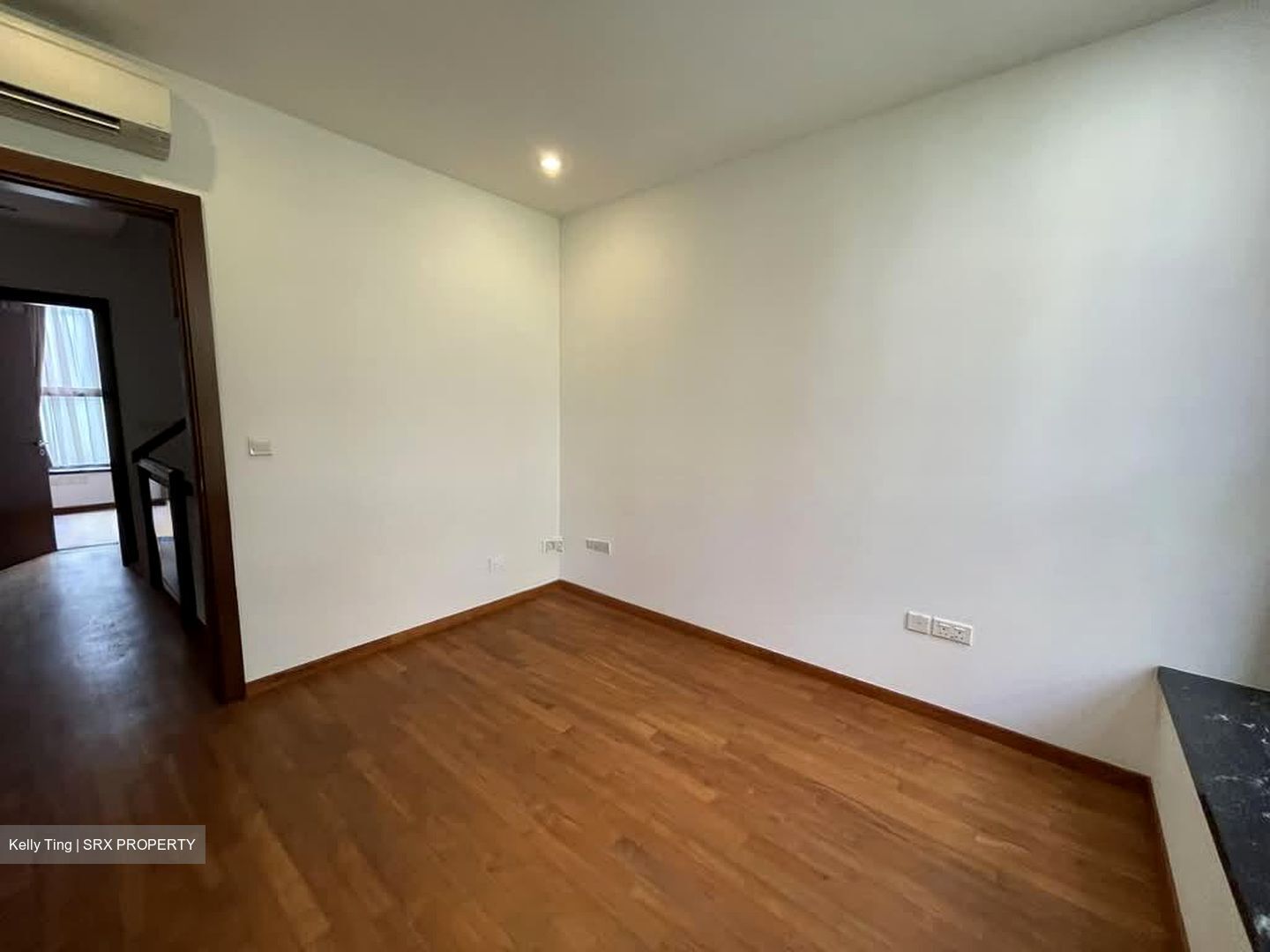 Holland Link (D10), Terrace #602884411